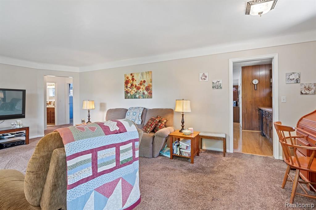 972 N ESPLANADE Street, Mount Clemens, MI 48043 — Photo 3
