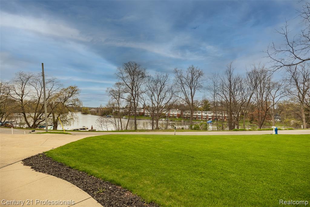 6591 Windiate Road, Waterford, MI 48329 — Photo 5