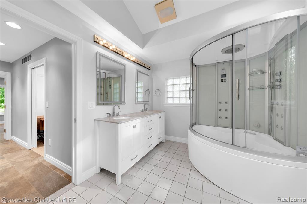 6663 Bloomfield Lane, West Bloomfield, MI — Photo 26