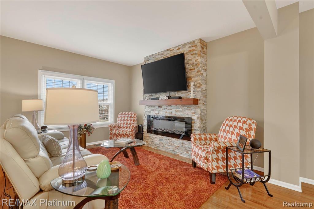 730 Eagle Drive, 14, Fenton, MI 48430 — Photo 6