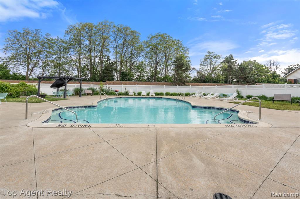 27557 W Echo Valley, 153, Farmington Hills, MI 48334 — Photo 33