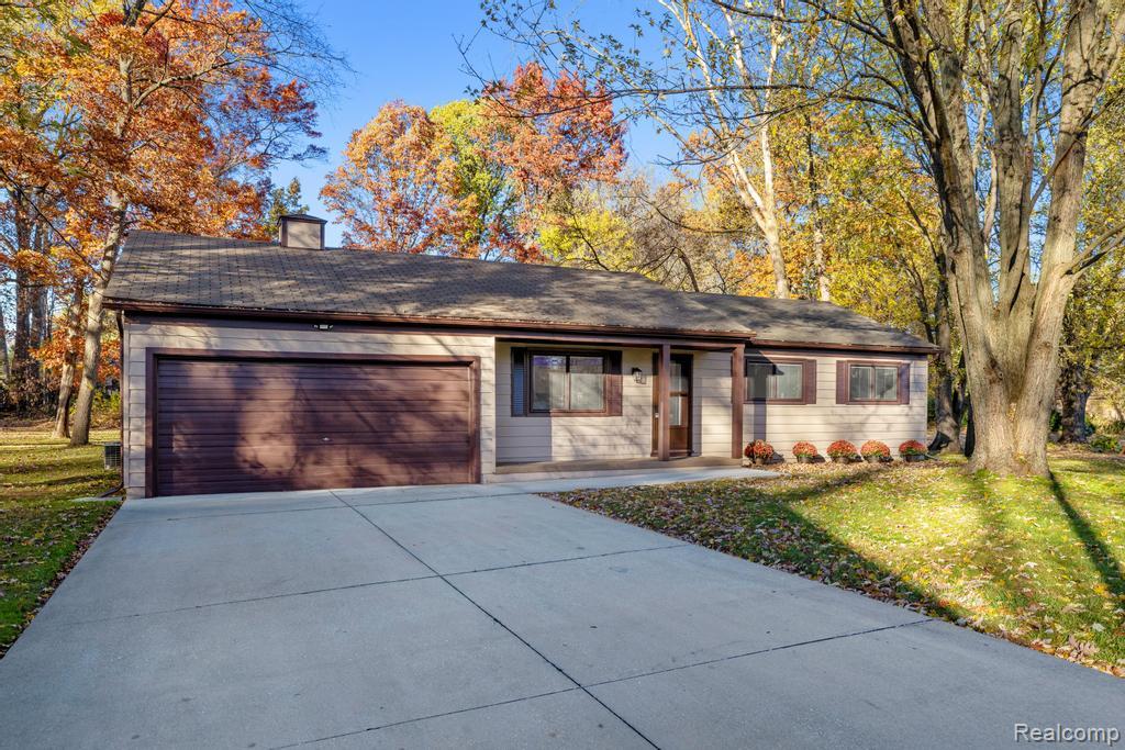 8695 Pacton Drive, Shelby Twp, MI 48317 — front exterior