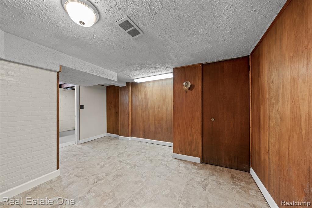 816 N Kenwood Avenue, Royal Oak, MI 48067 — Photo 30