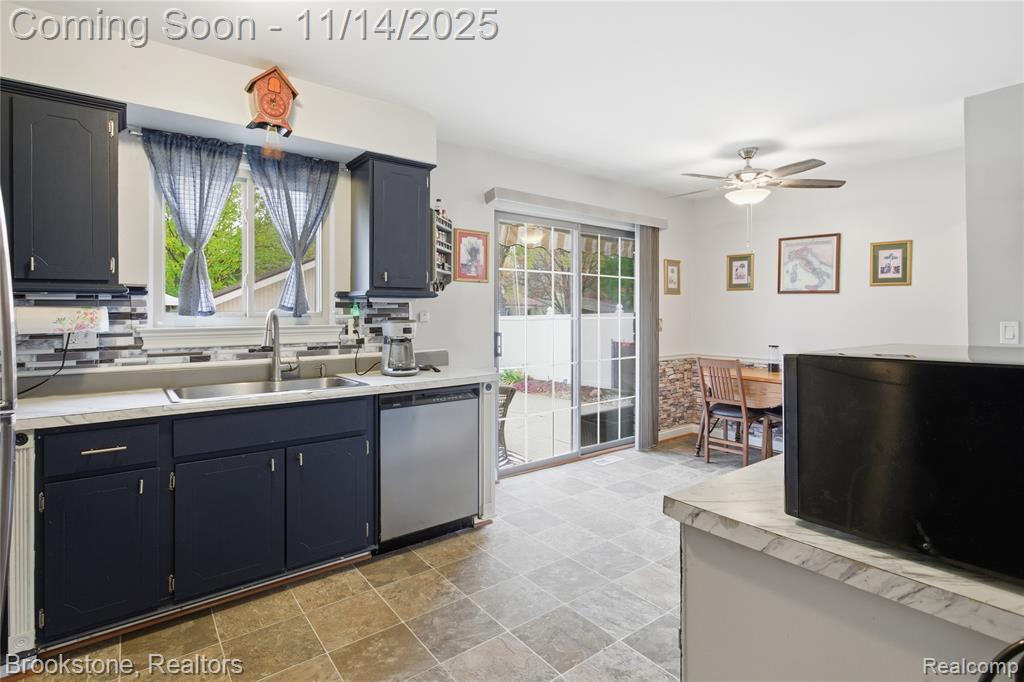 875 Meadowlake Road, Canton, MI 48188 — Photo 12