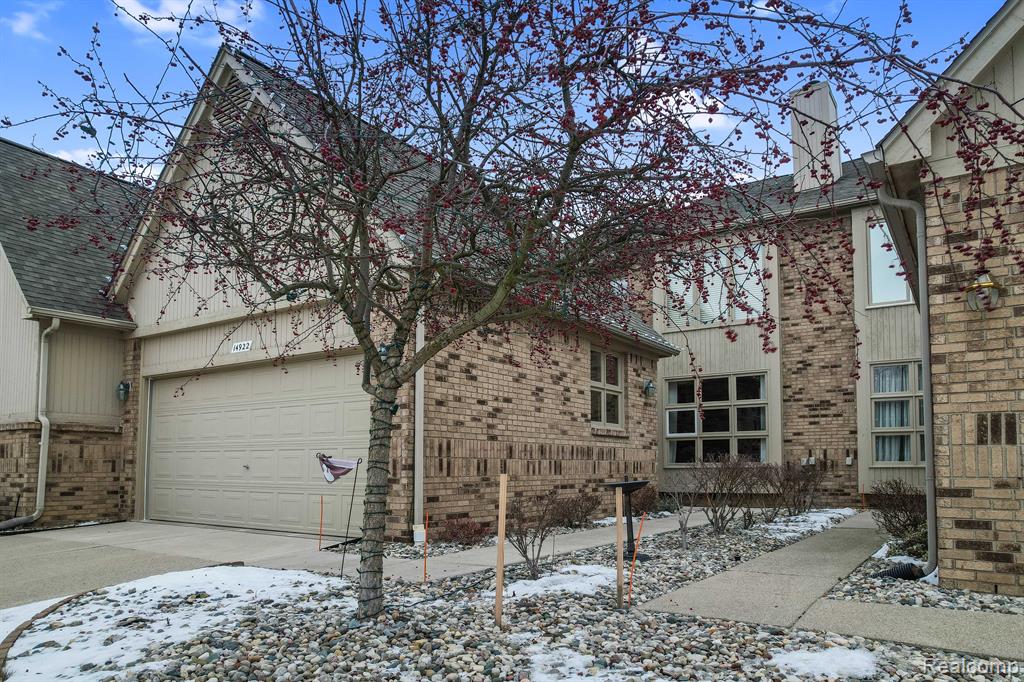 14922 STONEY BROOK Drive W, Shelby, MI 48315 — front exterior