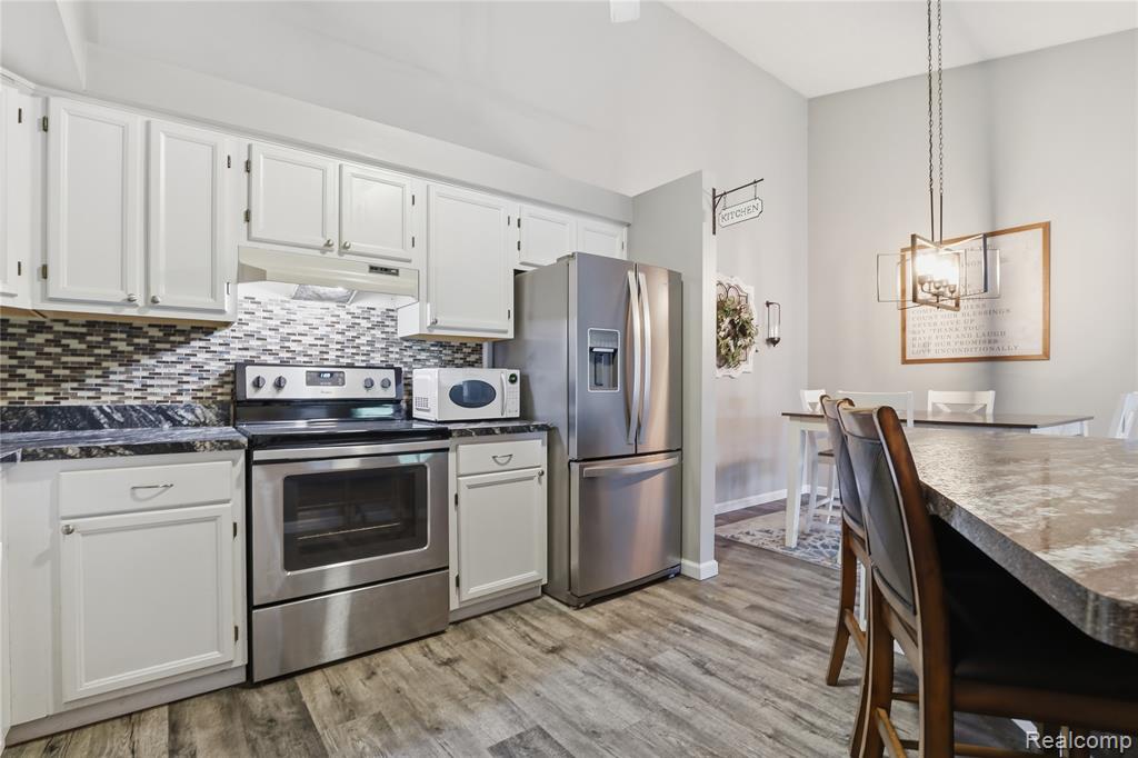 61212 Greenwood Drive, South Lyon, MI 48178 — Photo 16