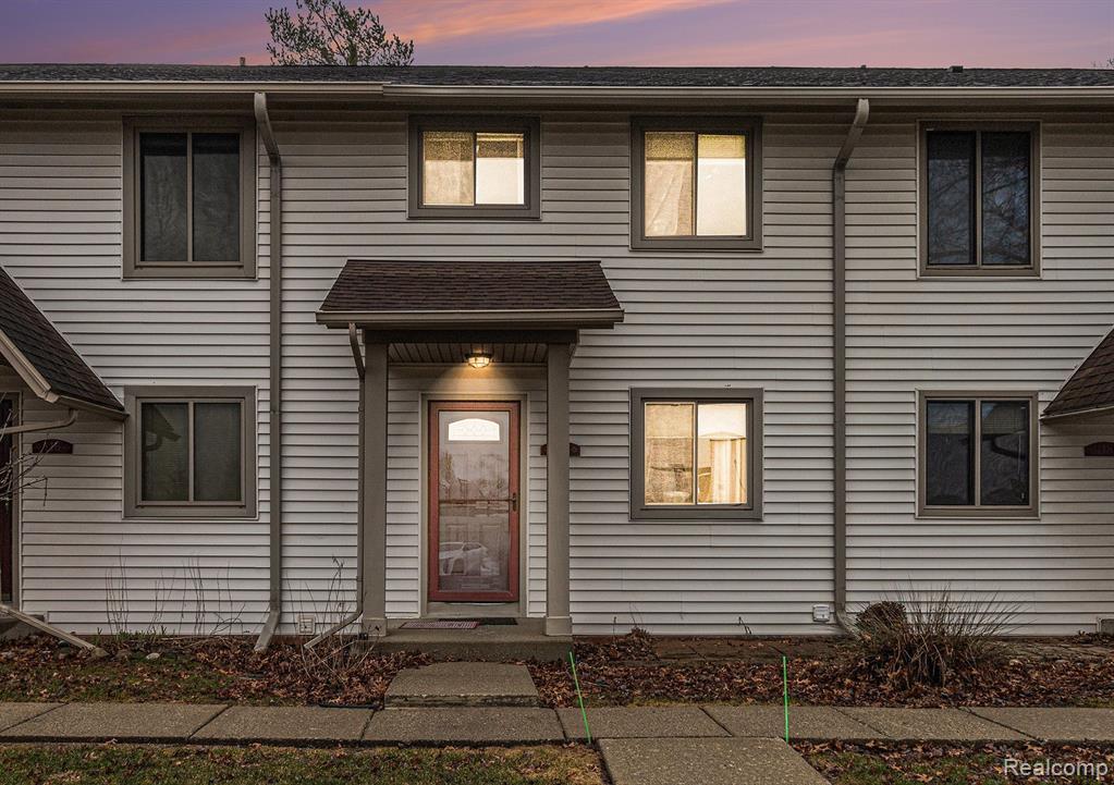 7310 BLUEWATER Drive, 117, Clarkston, MI 48348 — Photo 2