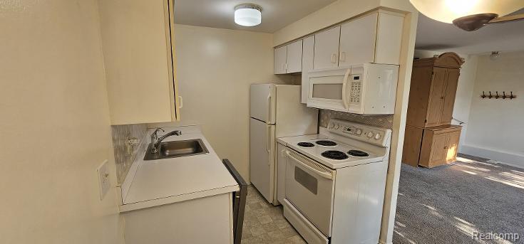 108 Princeton Drive, South Lyon, MI 48178