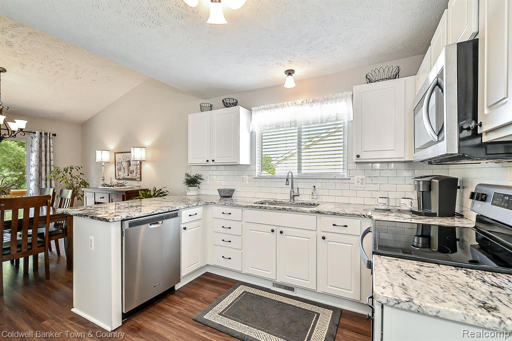 476 HOSTA, Howell, MI 48843 — Photo 16