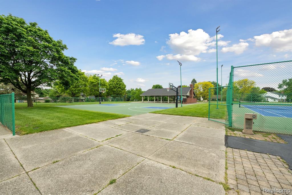 41988 BAINTREE Circle, Northville, MI 48168 — Photo 61