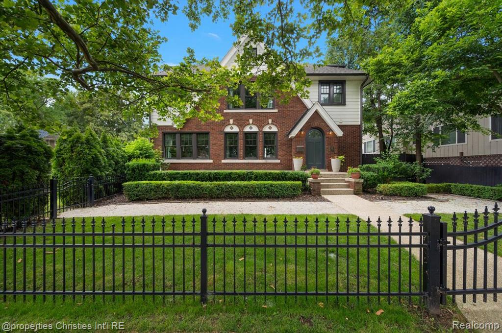 972 Ann Street, Birmingham, MI 48009