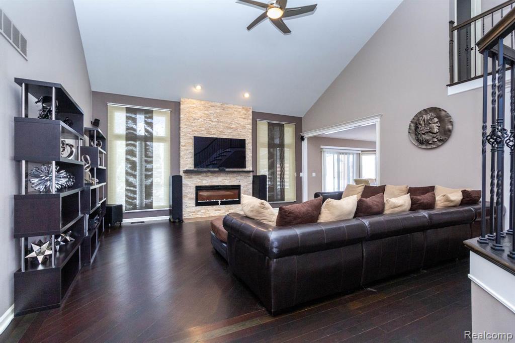 49683 Yale Drive, Macomb, MI 48044 — Photo 8