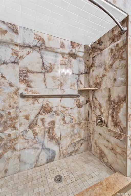 915 James K Boulevard, Pontiac, MI 48341 — Photo 24