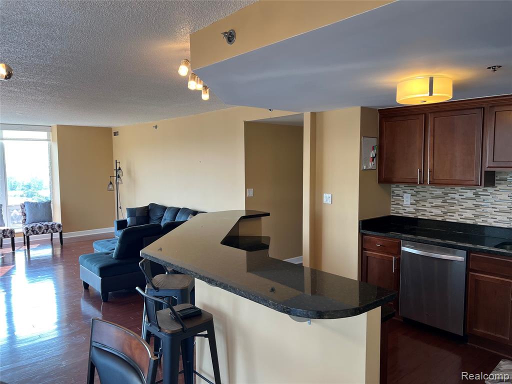 250 E Harbortown Drive, 1104, Detroit, MI 48207 — Photo 8