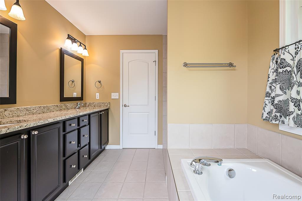 29811 Bradford Drive, New Hudson, MI 48165 — Photo 18