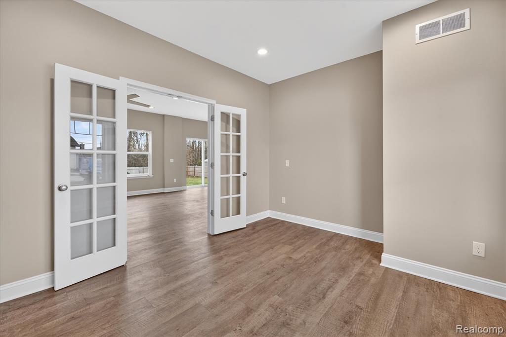 14131 Eastview Drive, Fenton, MI 48430 — Photo 23
