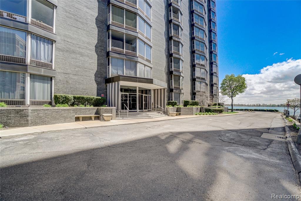 8200 E Jefferson Avenue, 411, Detroit, MI 48214 — Photo 4