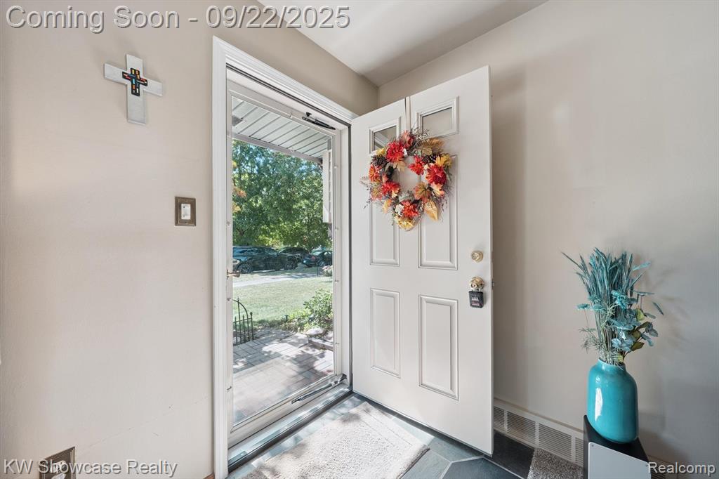 8700 Ringwood Drive, Commerce Twp, MI 48382 — Photo 5