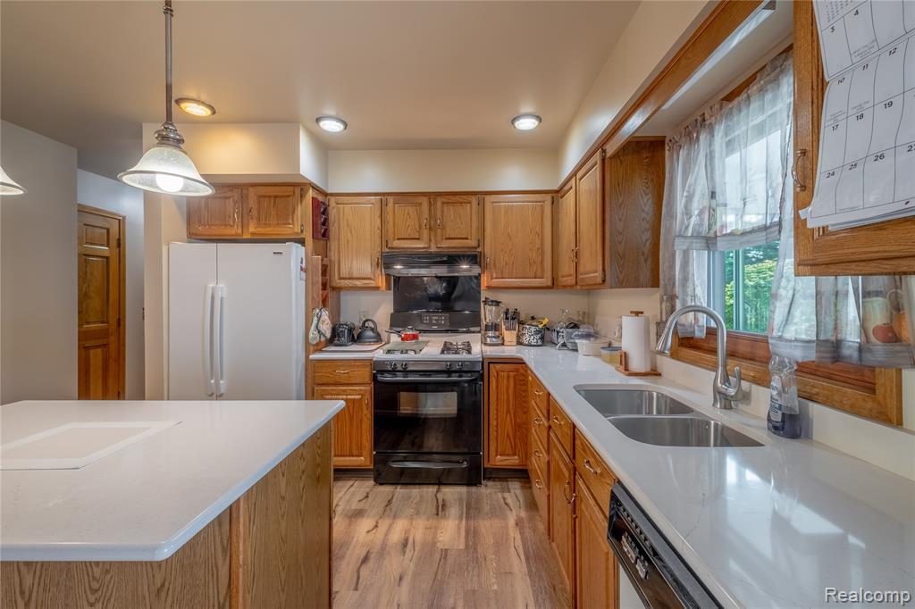 5005 Cedarbrook Drive, Saginaw, MI 48603 — Photo 8