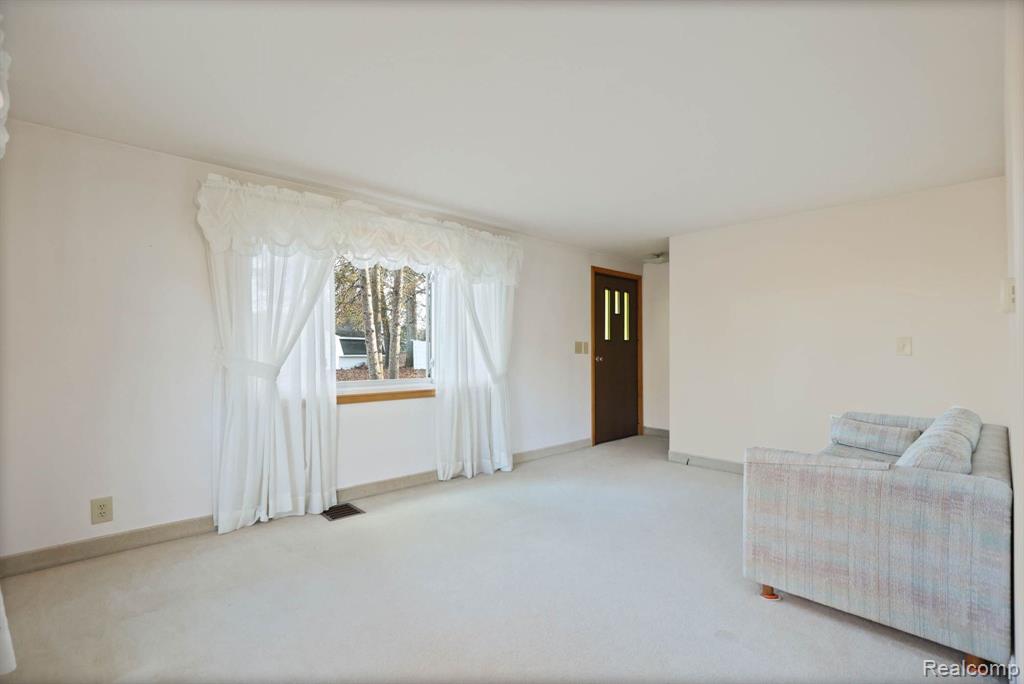 3874 S GRAHAM Road, Saginaw, MI 48609 — Photo 10