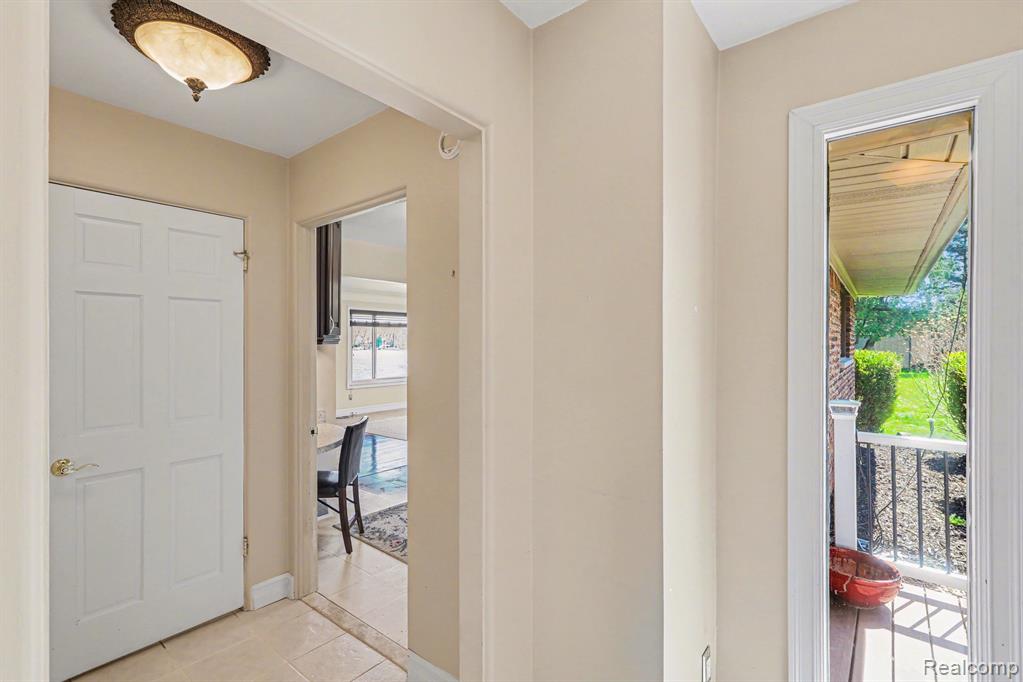 2596 N Williams Lake Road, Waterford, MI 48327 — Photo 19