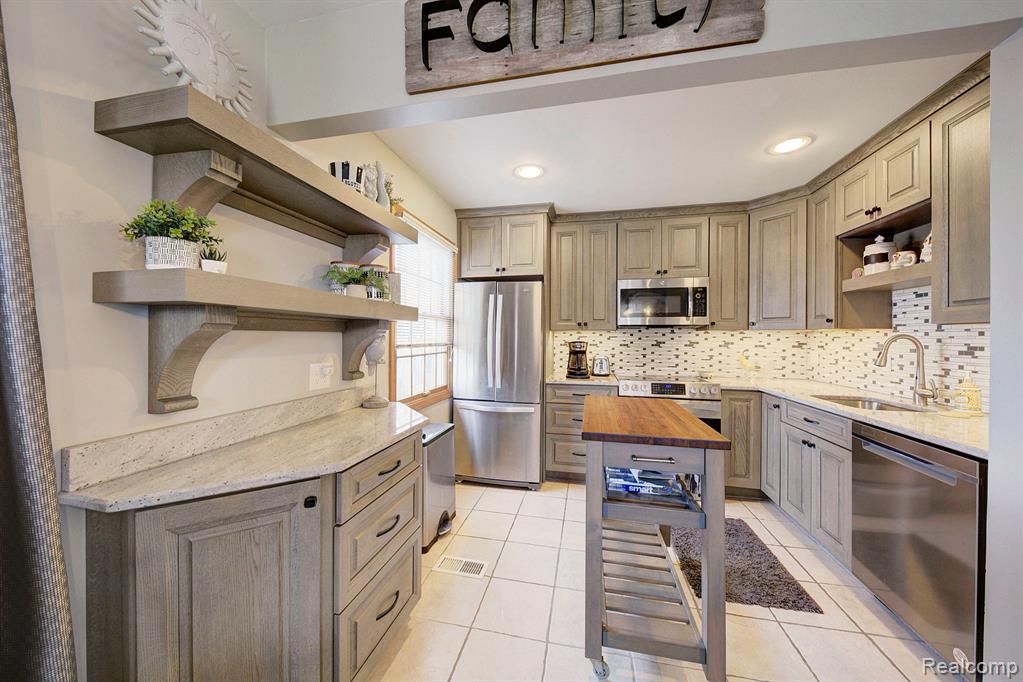 19341 ANDOVER CT, Northville, MI 48167 — Photo 20