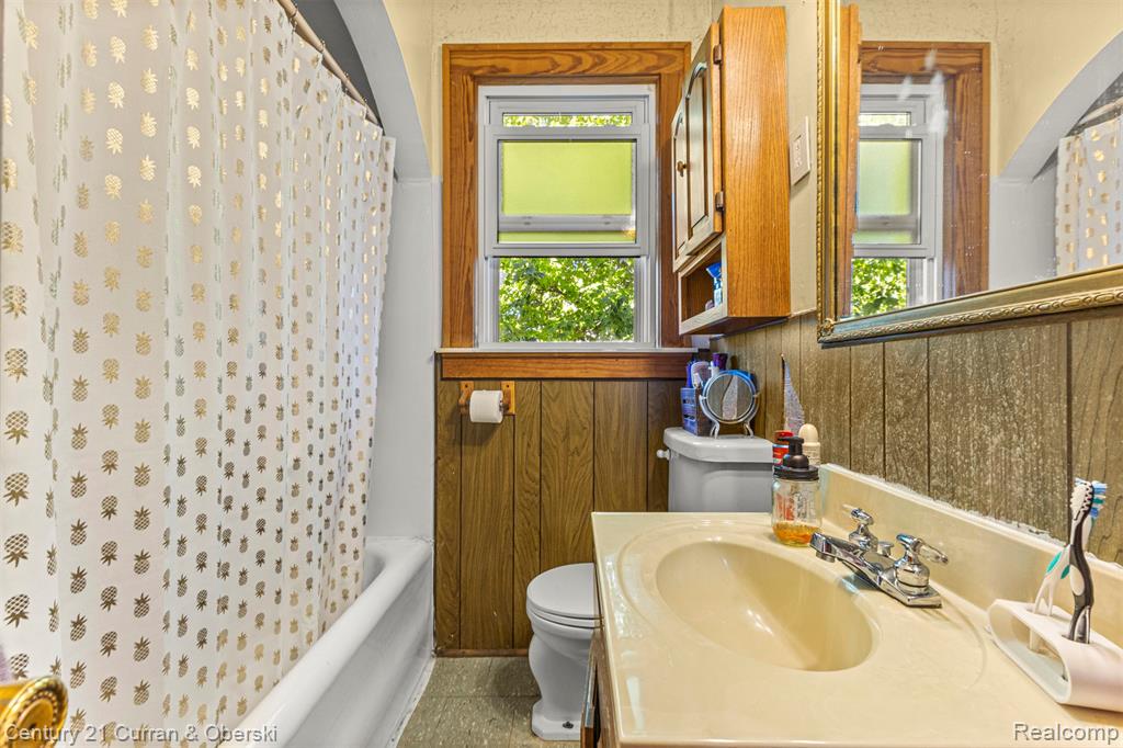 823 Saint John Street, Wyandotte, MI 48192 — Photo 14