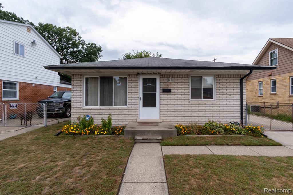 27735 Osmun Street, Madison Heights, MI 48071