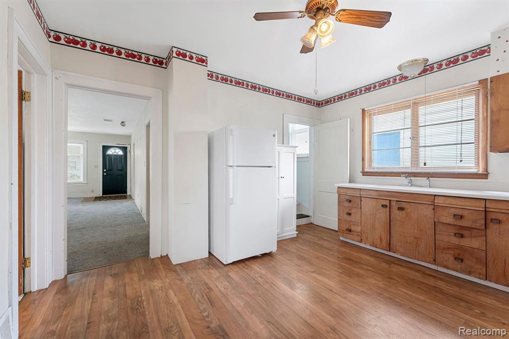 512 POPLAR Street, Wyandotte, MI 48192 — Photo 9