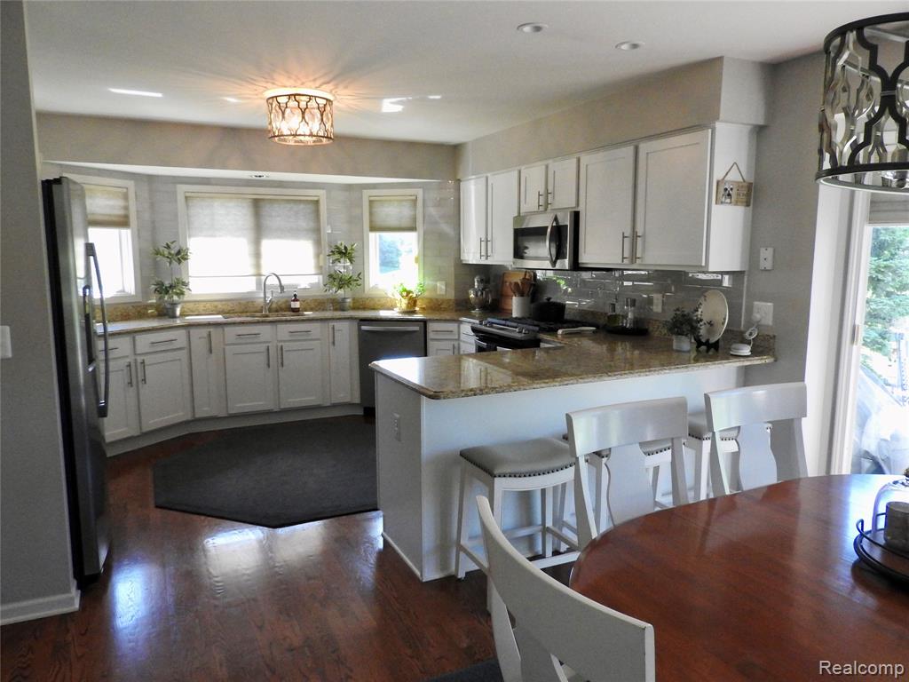 43124 Gina Drive, Sterling Heights, MI 48314 — Photo 2