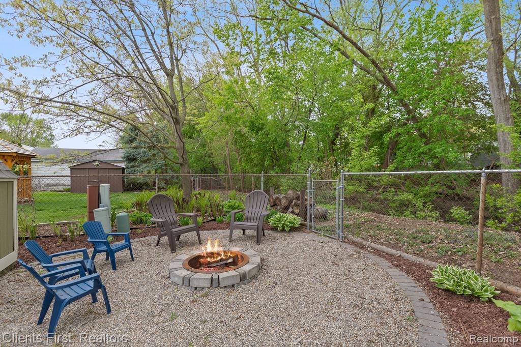 9193 HACKBERRY Avenue, Plymouth, MI 48170 — Photo 34