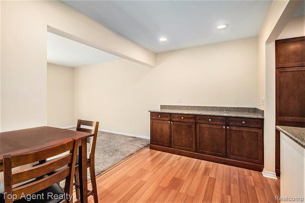3990 Old Creek Road, Troy, MI 48084 — Photo 9