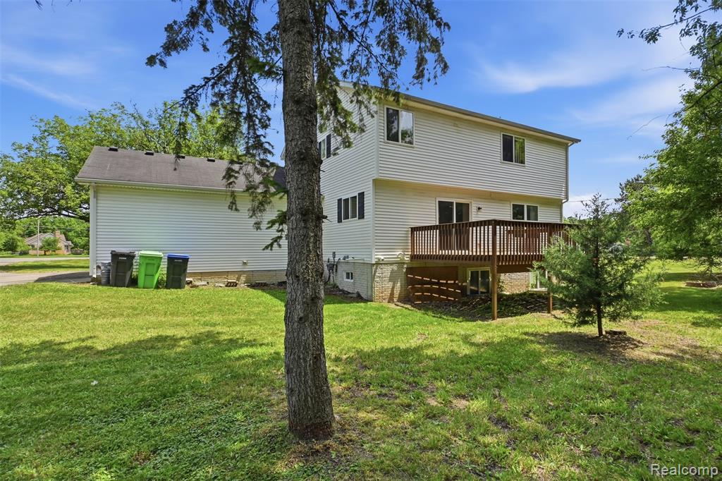 4482 Pleasant Valley Road, Brighton, MI 48114 — Photo 26