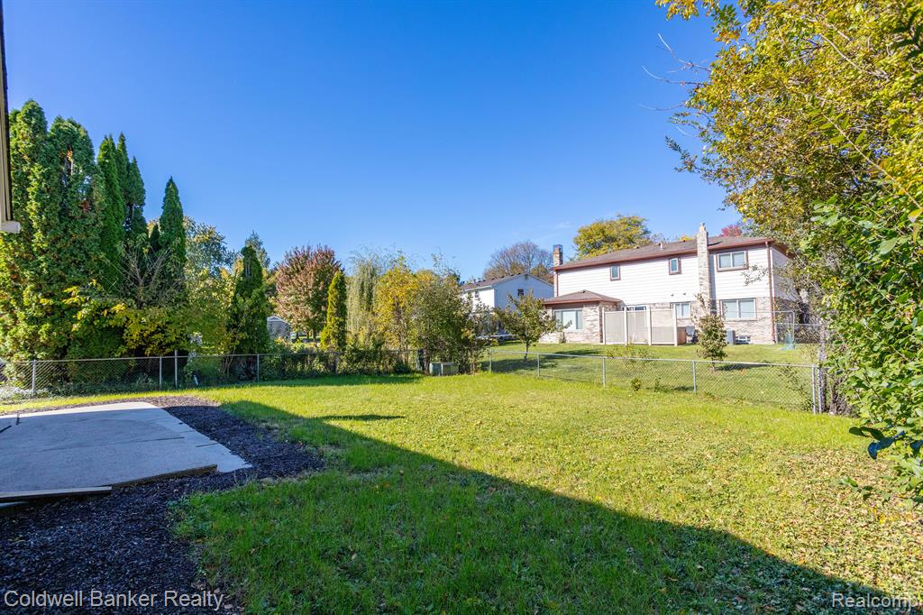 46038 SPINNING WHEEL Drive, Canton, MI 48187 — Photo 38