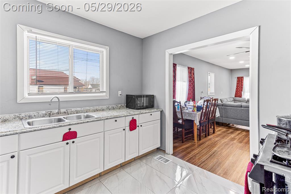 9365 Quincy Street, Detroit, MI 48204 — Photo 11