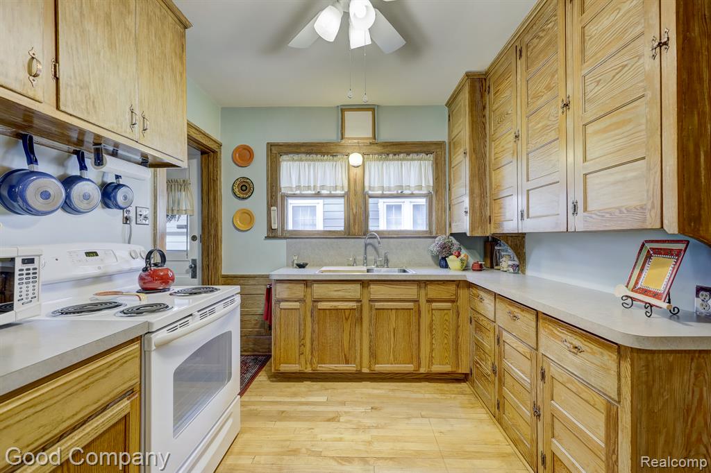 923 W 11 Mile Road, Royal Oak, MI 48067 — Photo 18