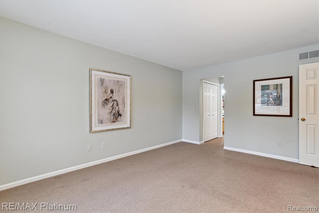 4823 FAIRWAYS Drive, Brighton, MI 48116 — Photo 24