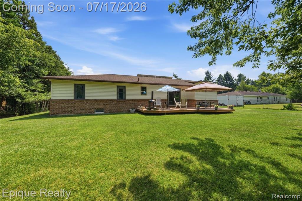 555 E Square Lake Road, Troy, MI 48085 — Photo 42
