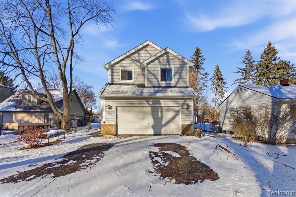 5654 Rowley Boulevard, Waterford, MI 48329 — front exterior