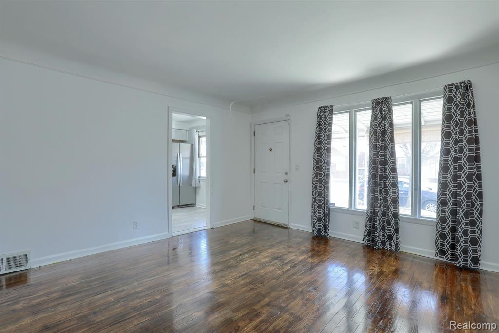 539 FARNHAM Avenue, Lincoln Park, MI 48146 — Photo 8