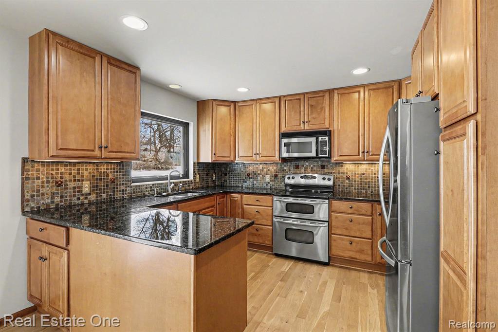 6226 Pinewood Drive, Clarkston, MI — Photo 8