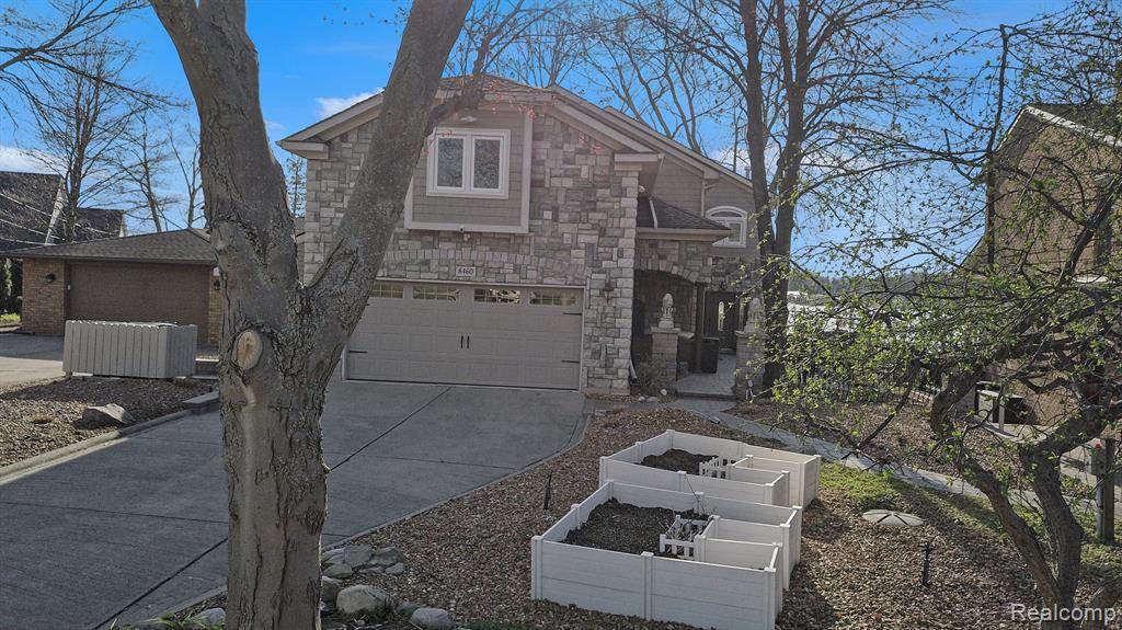 8460 WOODLAND SHORE Drive, Brighton, MI 48114 — Photo 54