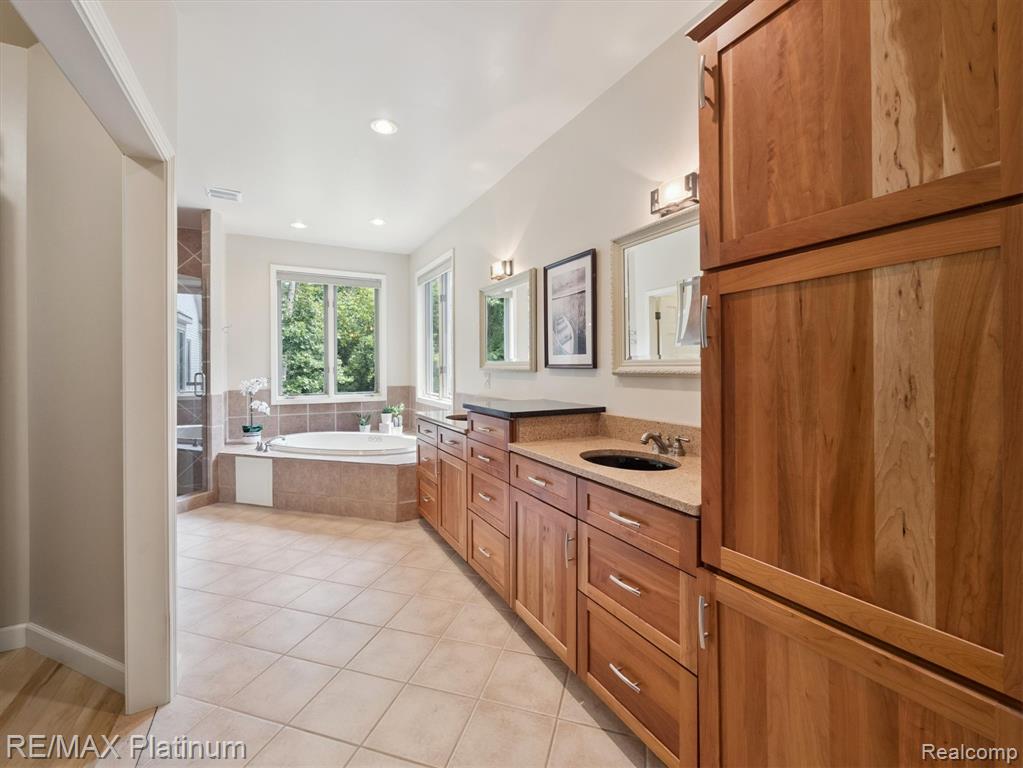 9071 Thornapple Drive, Pinckney, MI 48169 — Photo 32
