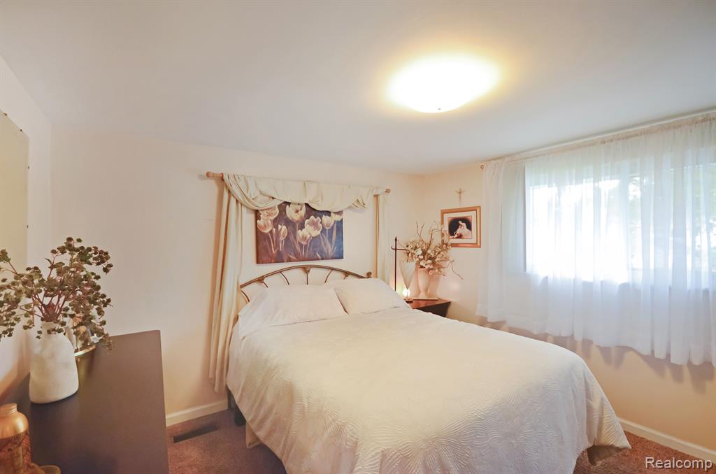 43475 Deborah Drive, Sterling Heights, MI 48313 — Photo 11