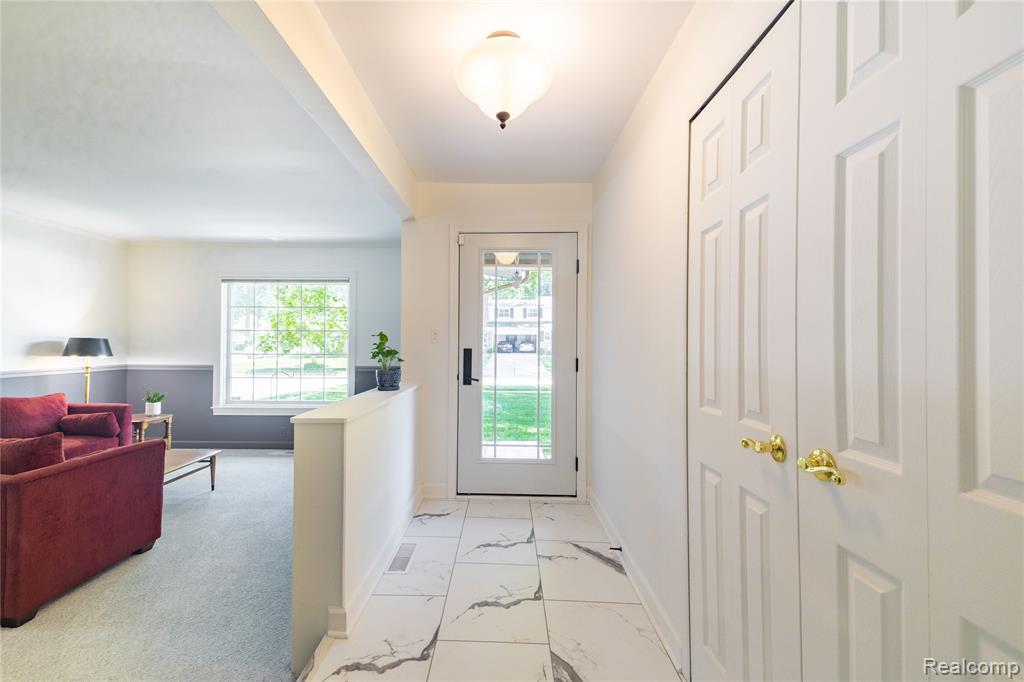 8366 Glengarry Road, Grosse Ile, MI 48138 — Photo 6