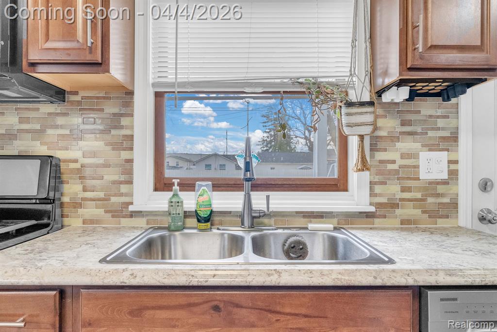 527 Turrill Avenue, Lapeer, MI 48446 — Photo 11