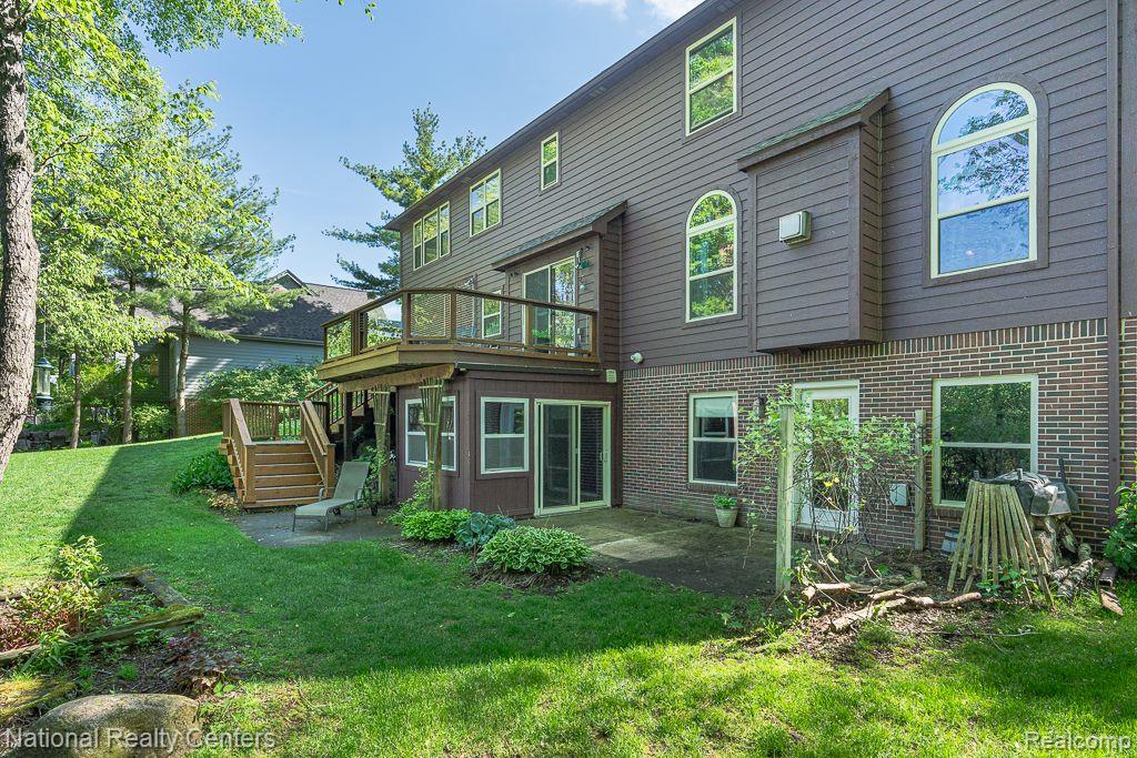 7914 BROOKWOOD Drive, Clarkston, MI 48348 — Photo 36