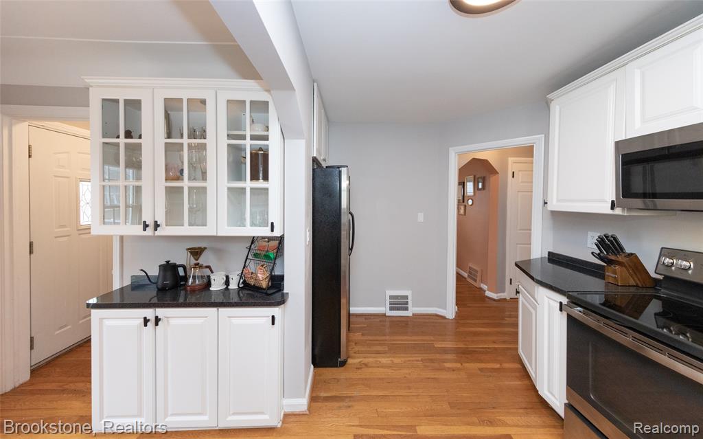 2156 Cambridge, Berkley, MI 48072 — Photo 18