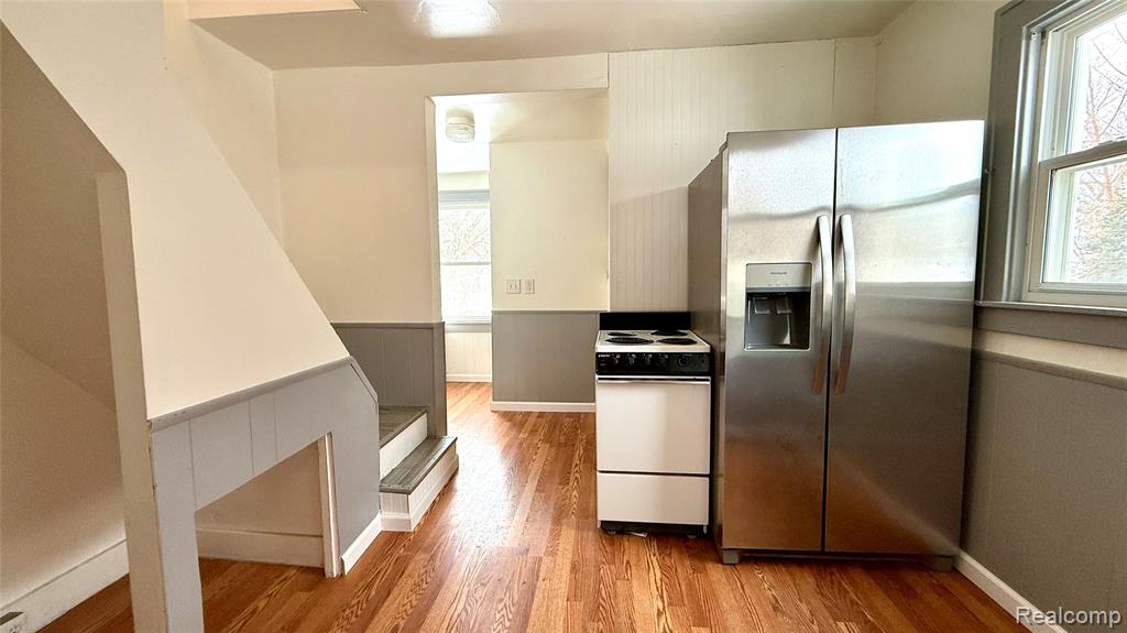98 E New York Avenue, Pontiac, MI 48340 — Photo 8