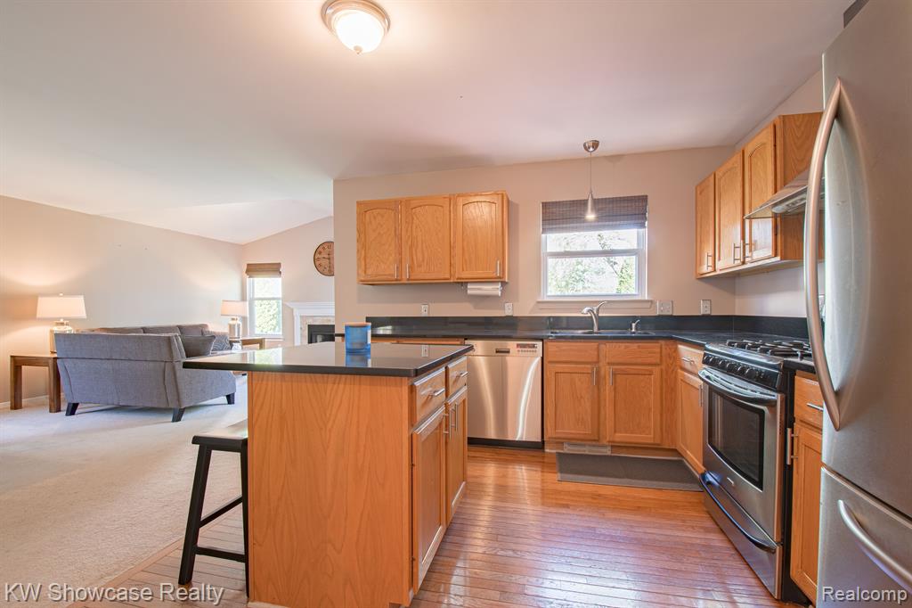 1420 POND VIEW, Wixom, MI 48393 — Photo 6